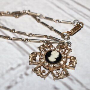 🖤 Vintage Cameo Necklace · 16" Chain · 1.5" Pendant